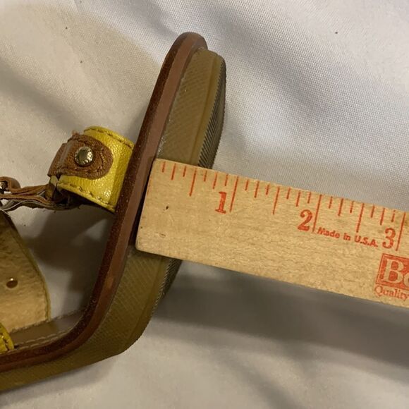 Michael Kors size 8 mustard color sandals/heels - Picture 11 of 11